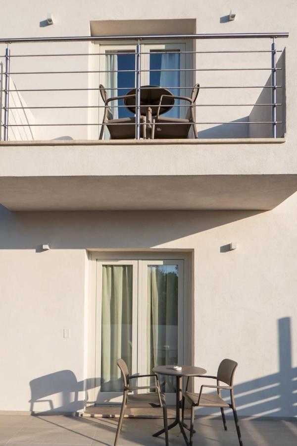 Villa Est San Teodoro  Ngoại thất bức ảnh